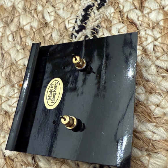 New NWT Fashion Silver Tone Geometric Stud Earrings - Picture 3 of 4